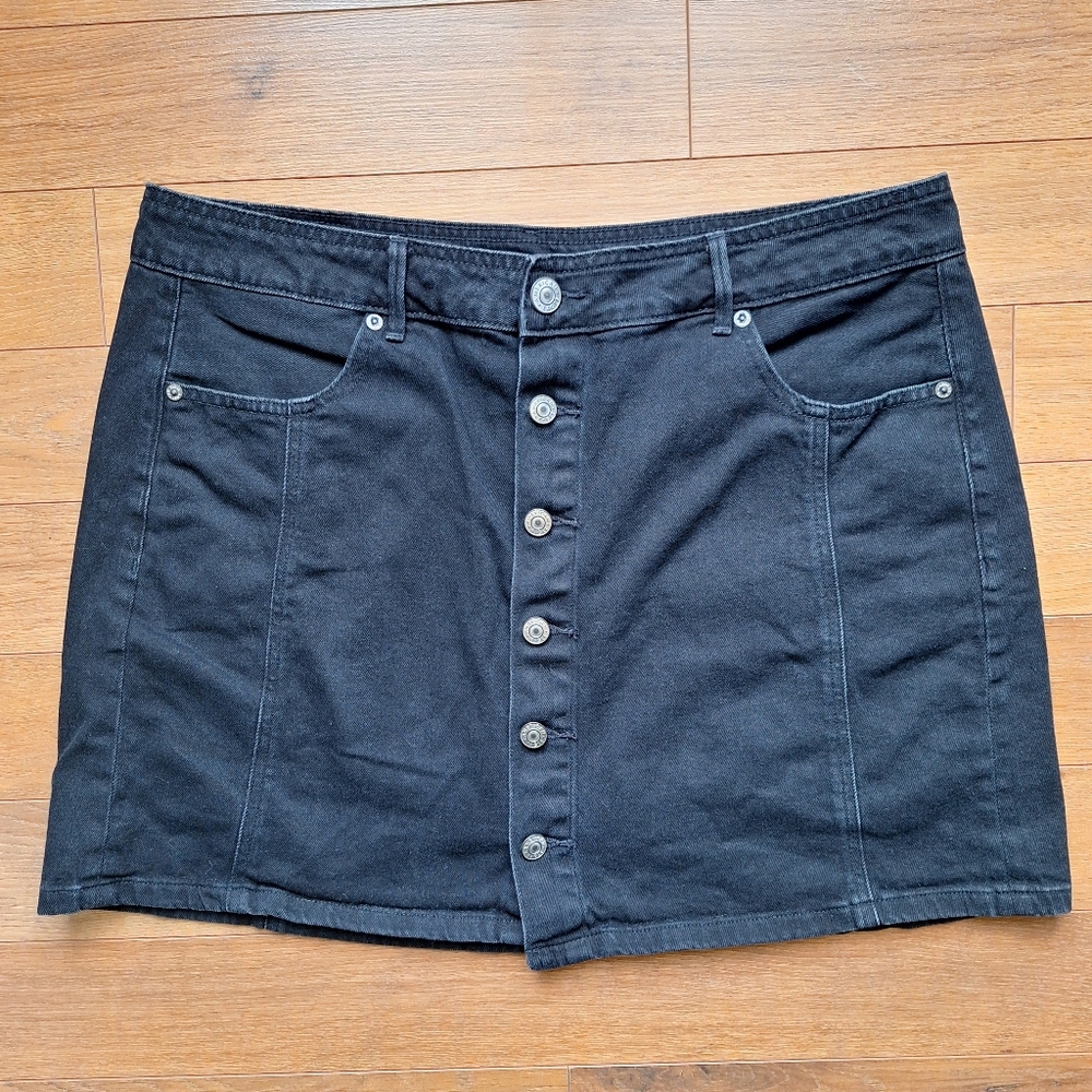 American Eagle Black Button-Front Denim Skirt Size 16